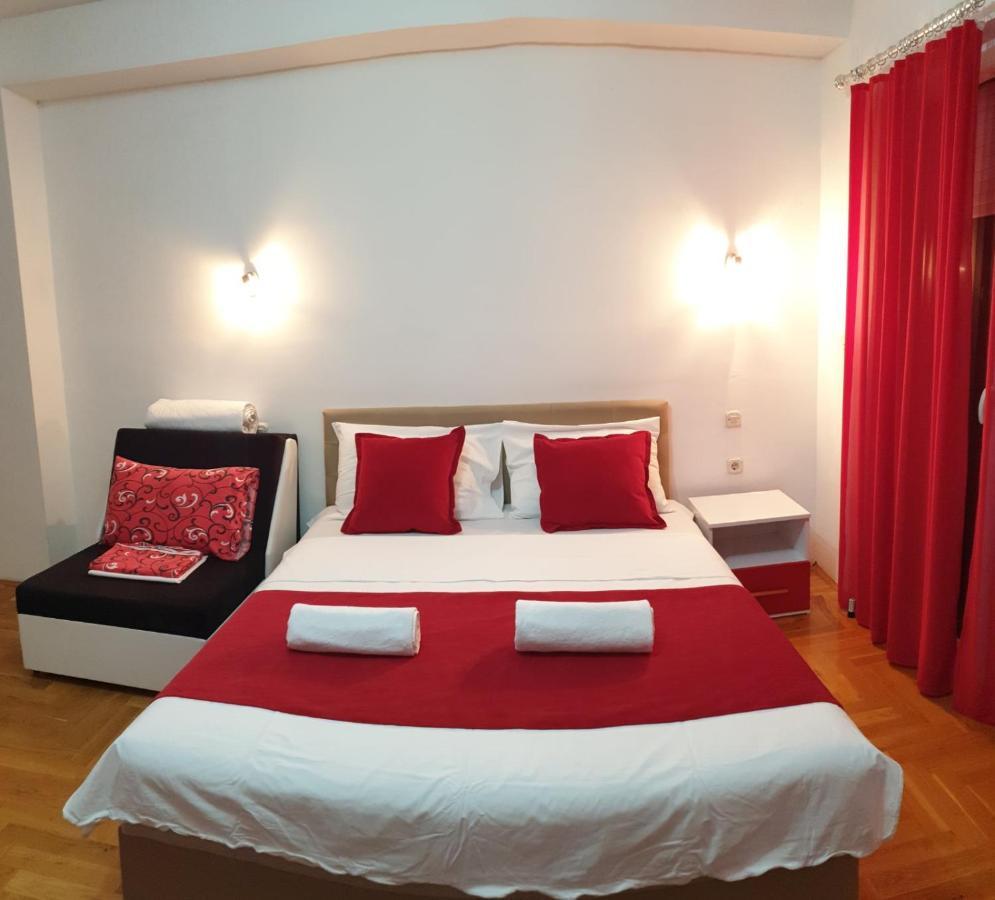 Front Beach Exclusive Apartments ستروغا المظهر الخارجي الصورة