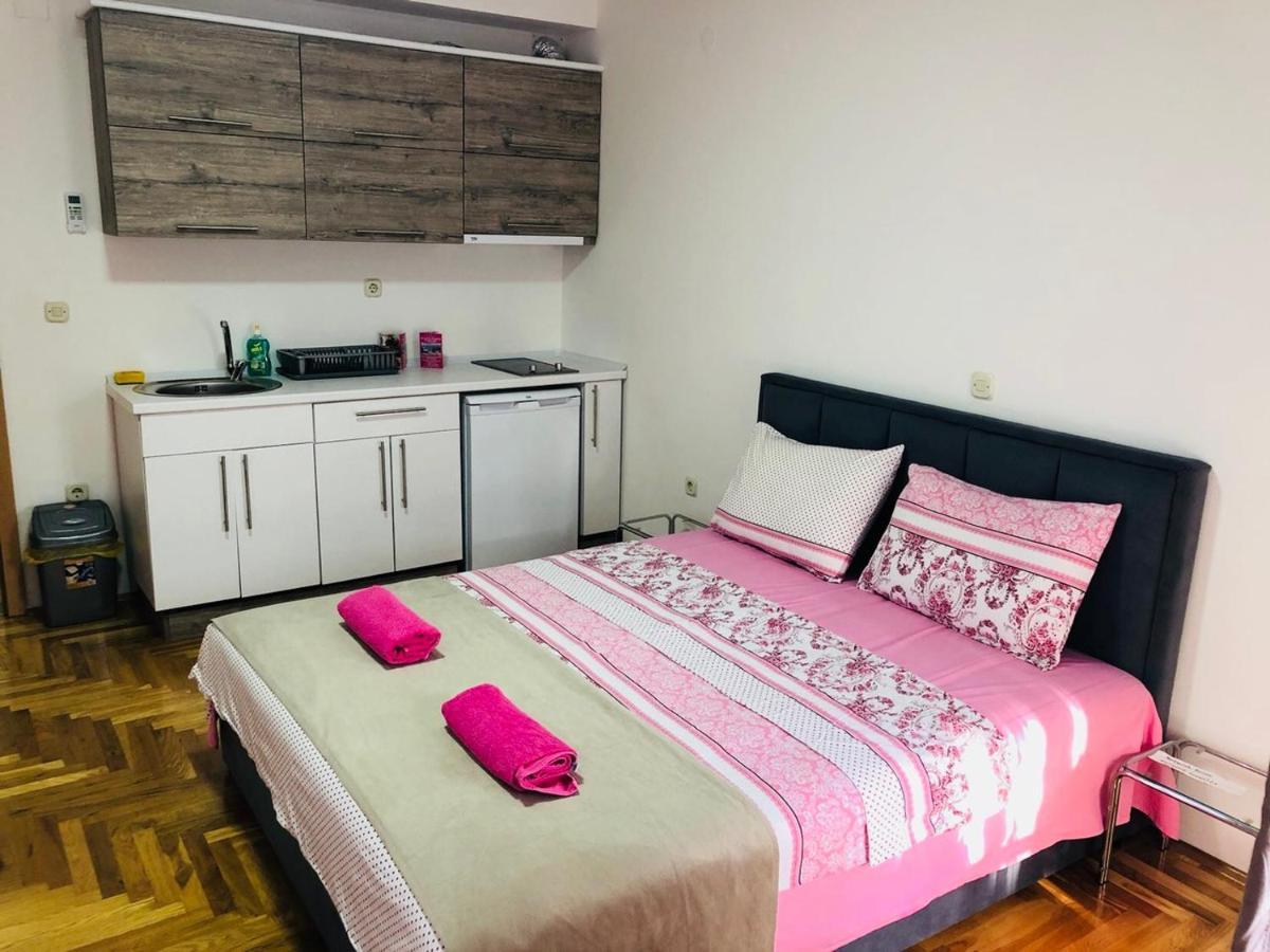 Front Beach Exclusive Apartments ستروغا المظهر الخارجي الصورة