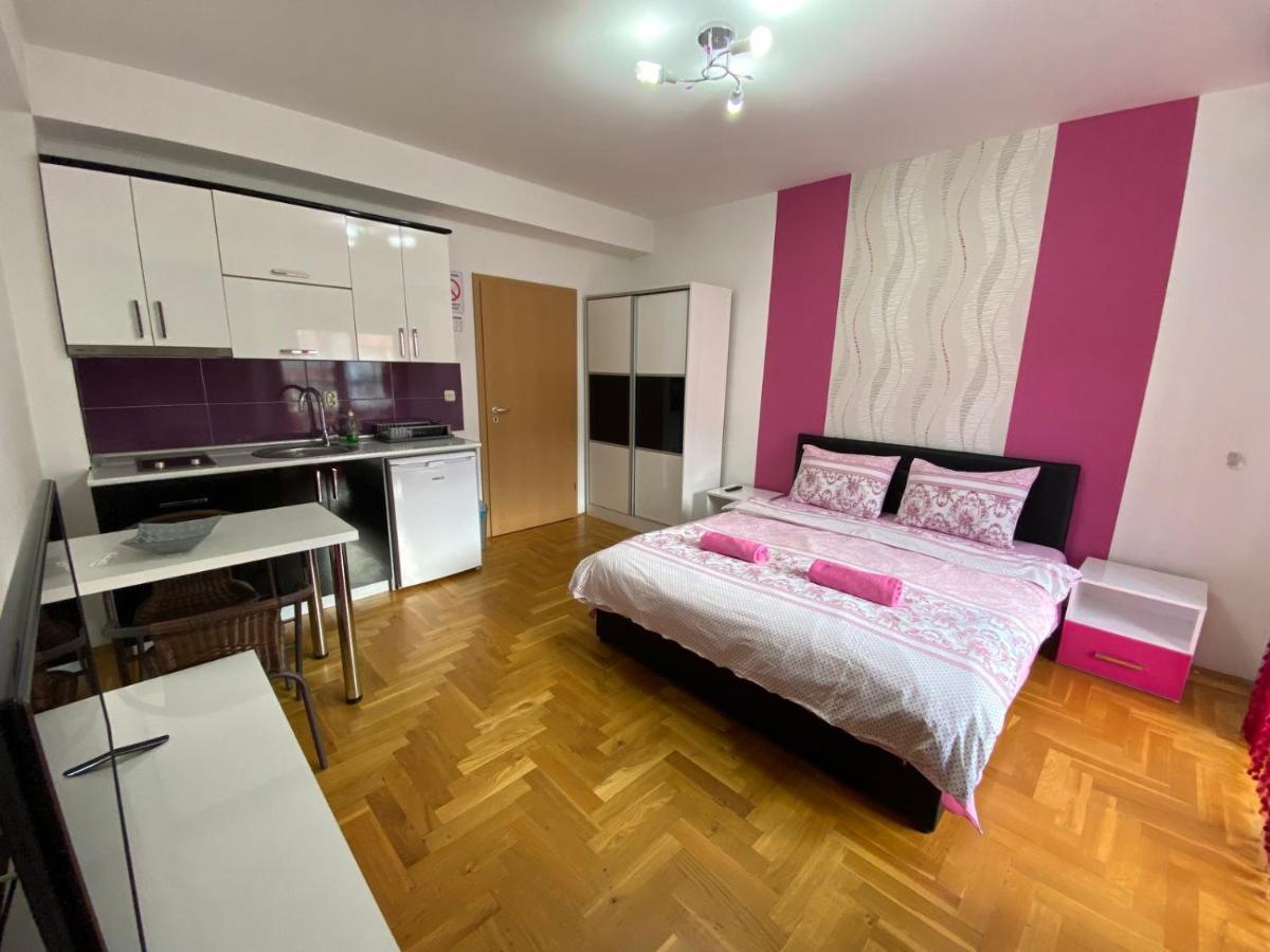 Front Beach Exclusive Apartments ستروغا المظهر الخارجي الصورة