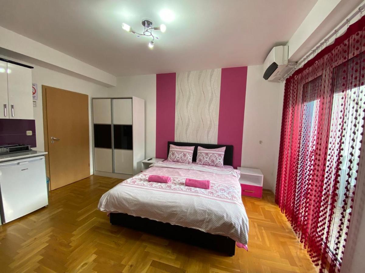 Front Beach Exclusive Apartments ستروغا المظهر الخارجي الصورة