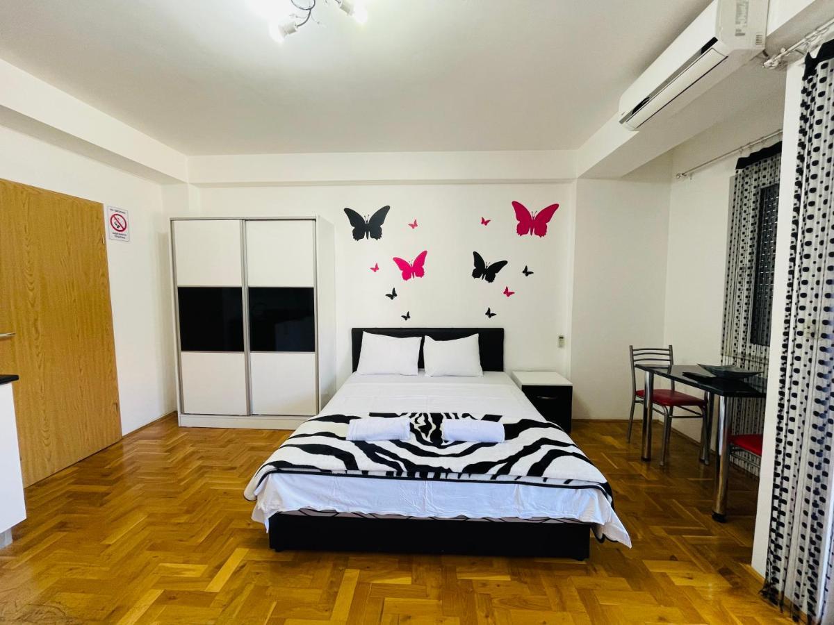 Front Beach Exclusive Apartments ستروغا المظهر الخارجي الصورة