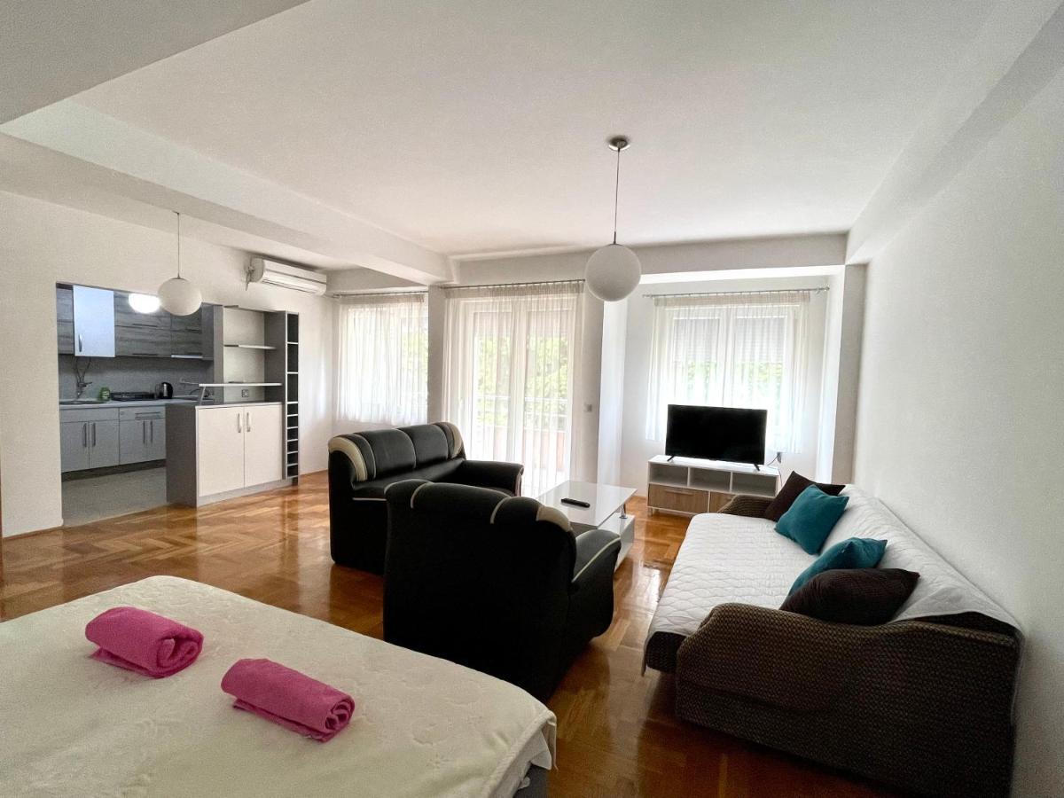 Front Beach Exclusive Apartments ستروغا المظهر الخارجي الصورة