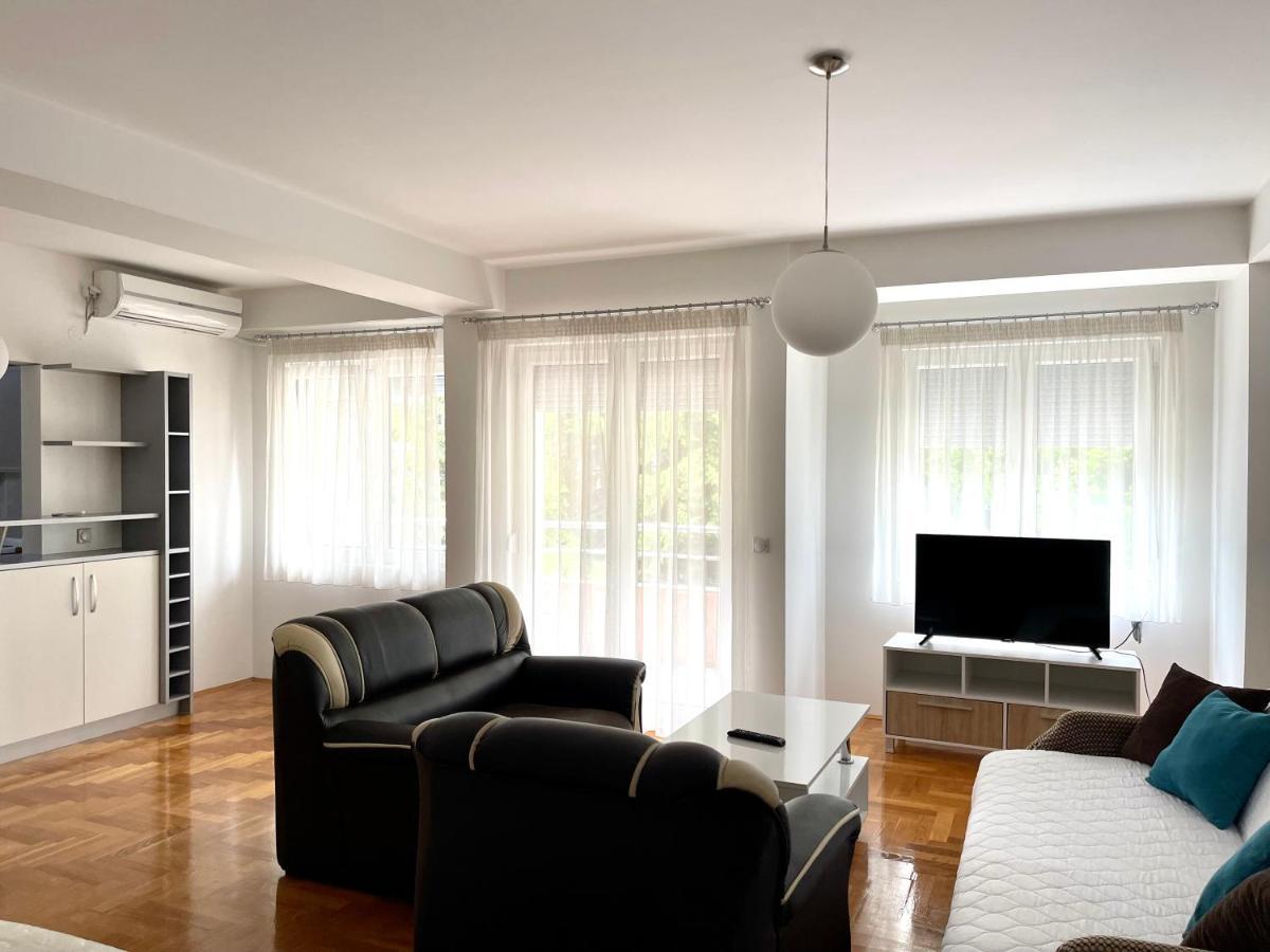 Front Beach Exclusive Apartments ستروغا المظهر الخارجي الصورة