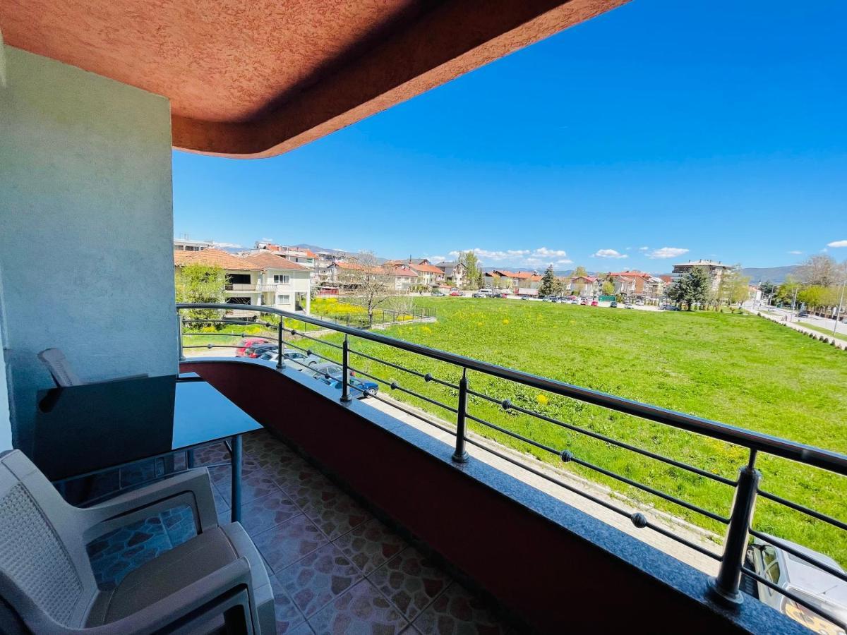Front Beach Exclusive Apartments ستروغا المظهر الخارجي الصورة