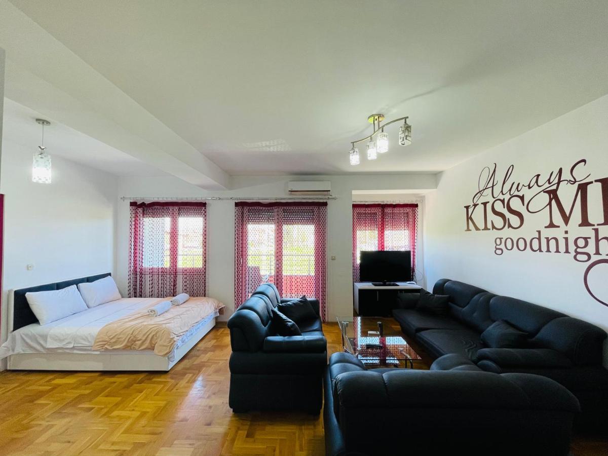 Front Beach Exclusive Apartments ستروغا المظهر الخارجي الصورة