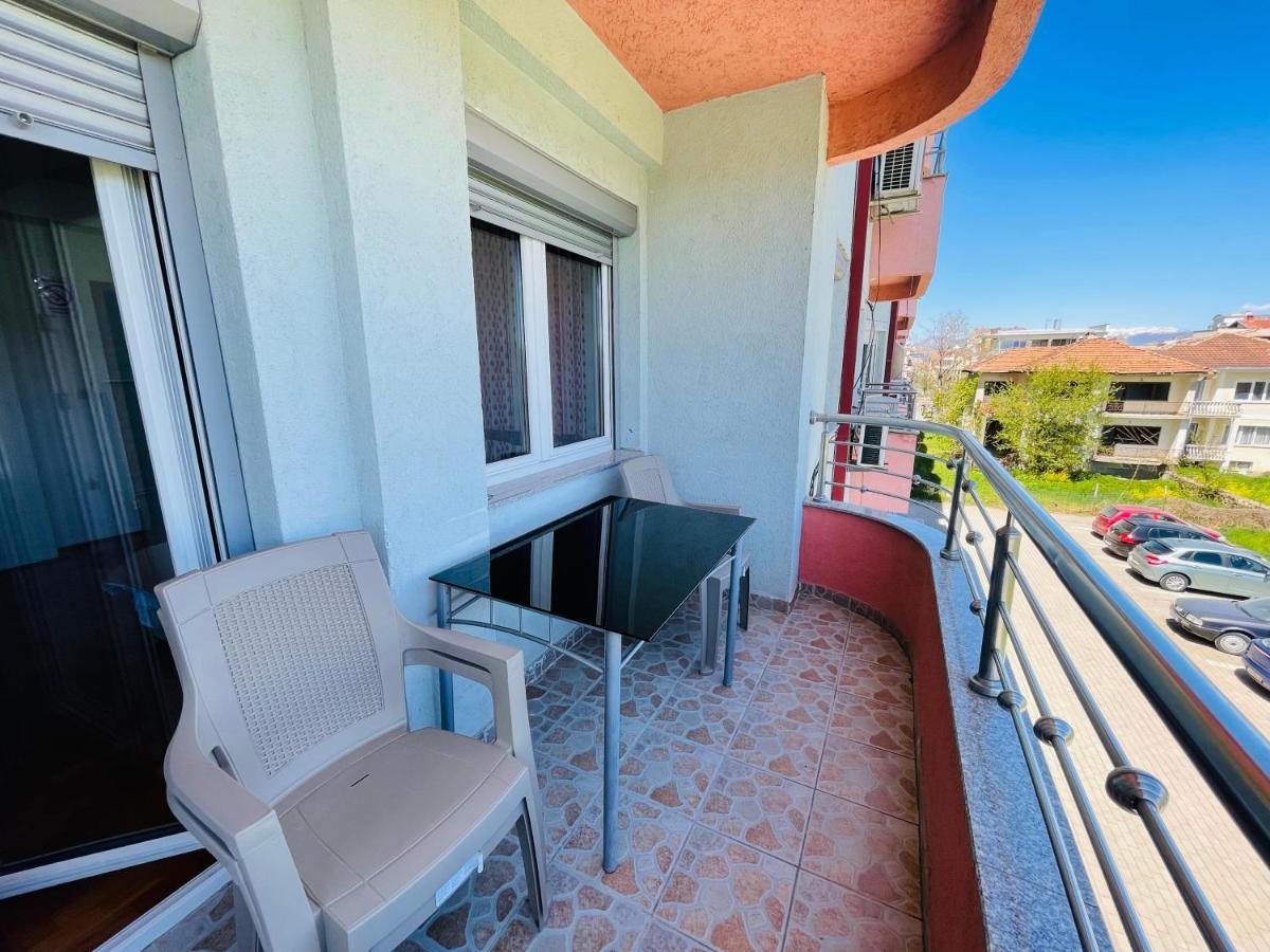 Front Beach Exclusive Apartments ستروغا المظهر الخارجي الصورة
