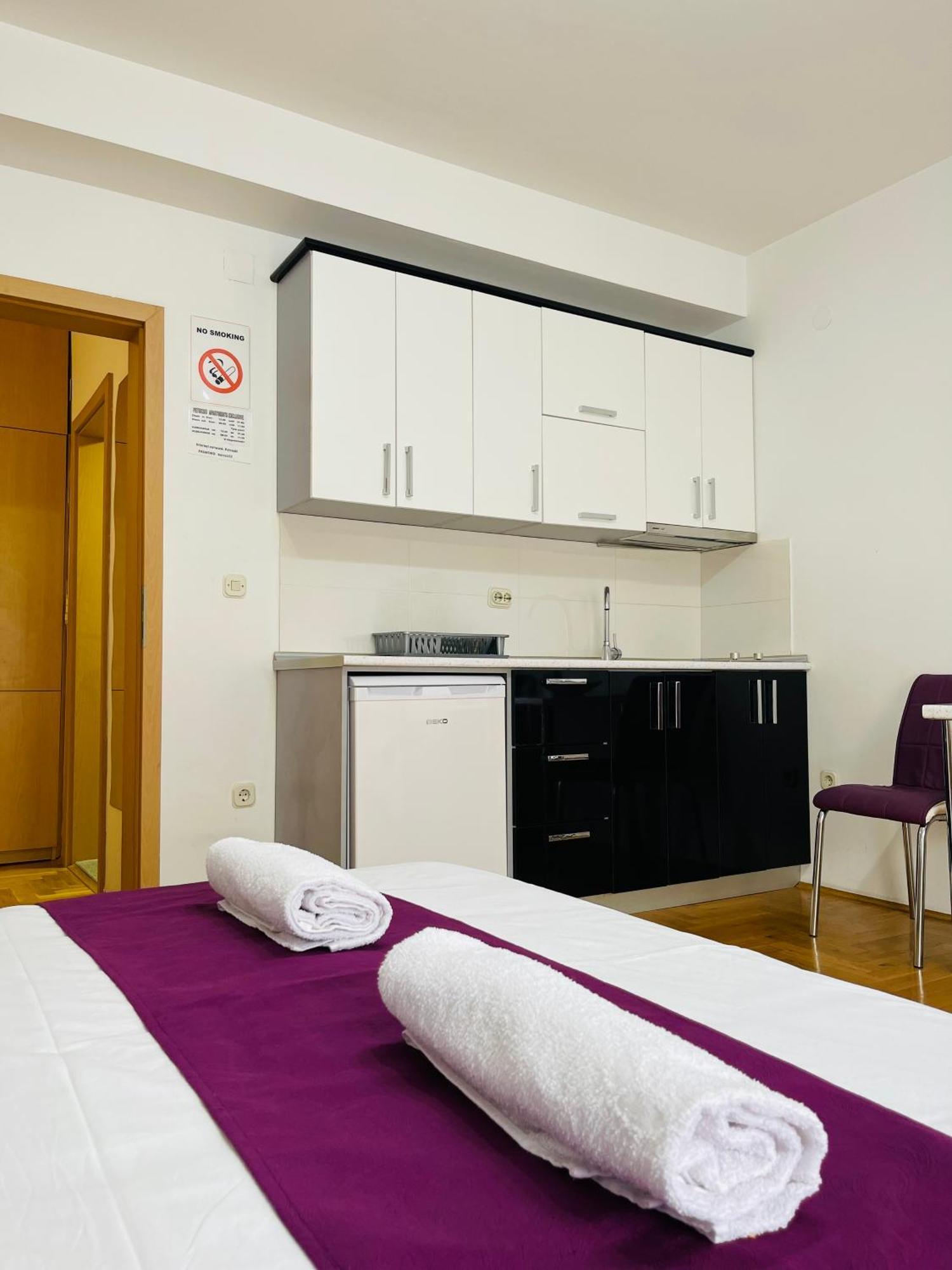 Front Beach Exclusive Apartments ستروغا المظهر الخارجي الصورة